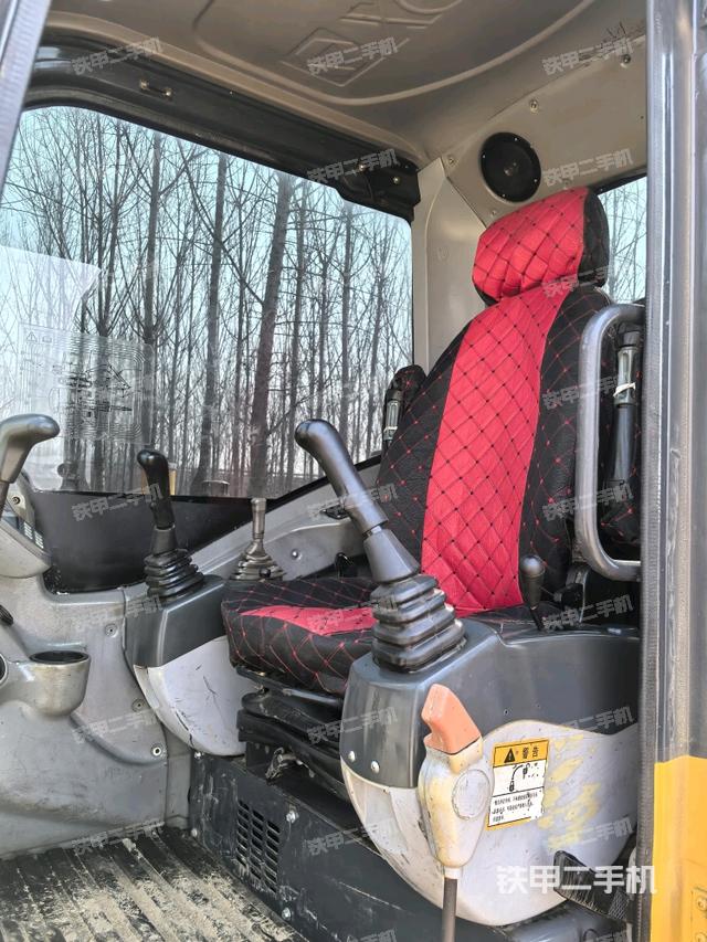 駕駛室頂部（整機(jī)外觀）