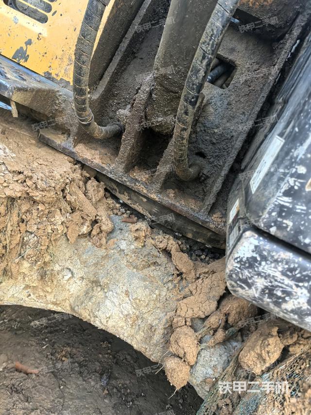 轉(zhuǎn)盤和下車架正前（工作和回轉(zhuǎn)裝置）