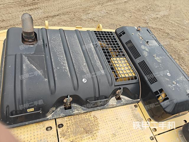 驾驶室顶部（整机外观）