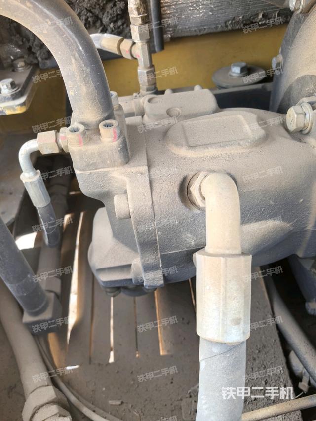 液壓泵艙室正面整體（整機(jī)外觀）