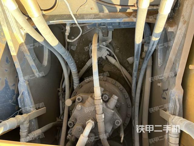 回轉馬達和主控閥（整機外觀）