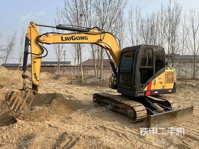 駕駛室整體(整機(jī)外觀) 駕駛室整體(整機(jī)外觀)