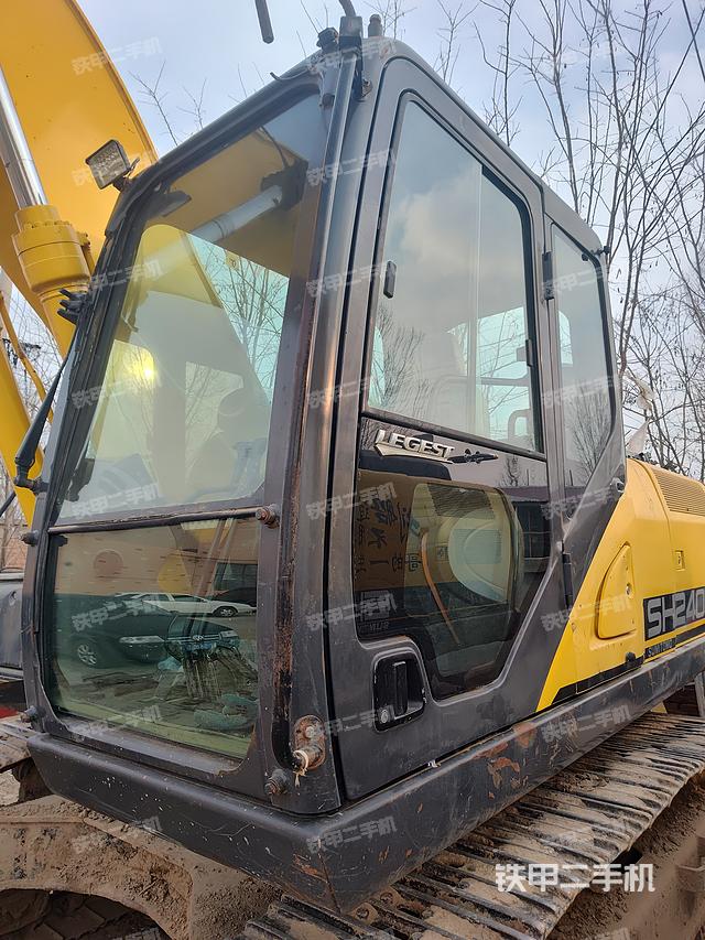 駕駛室整體(整機外觀) 駕駛室整體(整機外觀)