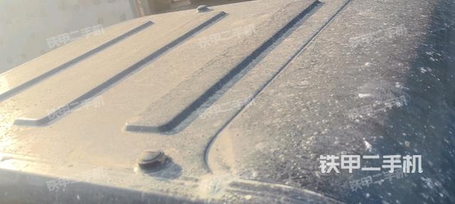 液壓泵艙室正面整體（整機外觀）