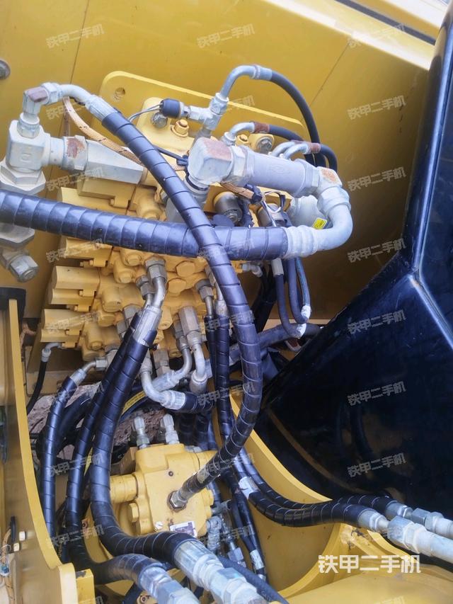 回轉(zhuǎn)馬達和主控閥（整機外觀）