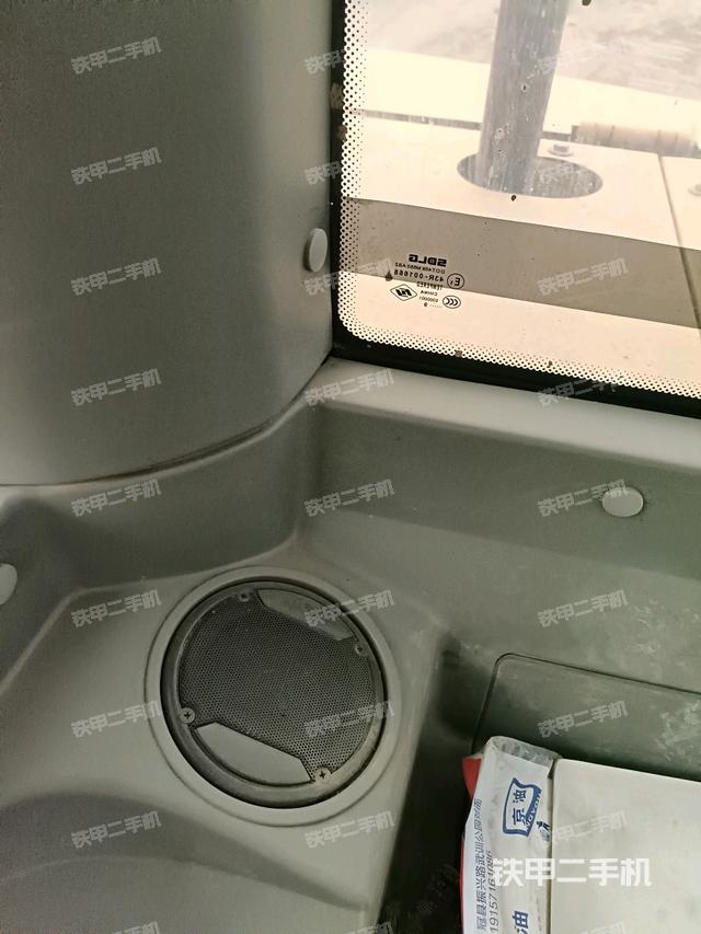 后窗玻璃角標(駕駛室部分) 后窗玻璃角標(駕駛室部分)