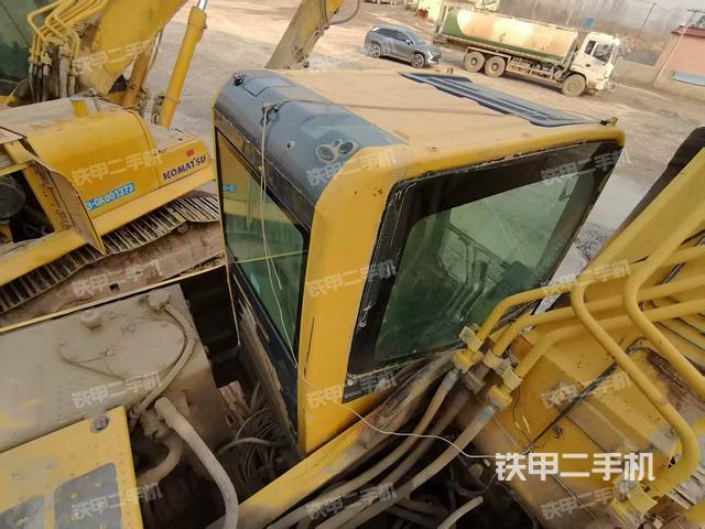 駕駛室頂部(整機(jī)外觀) 駕駛室頂部(整機(jī)外觀)