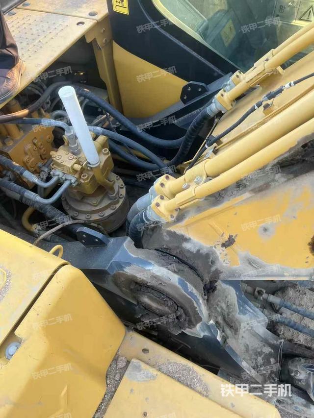 驾驶室顶部（整机外观）