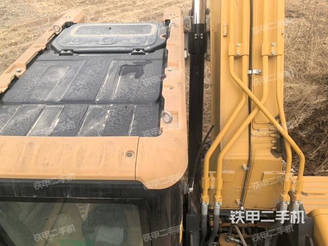 駕駛室頂部(整機(jī)外觀) 駕駛室頂部(整機(jī)外觀)