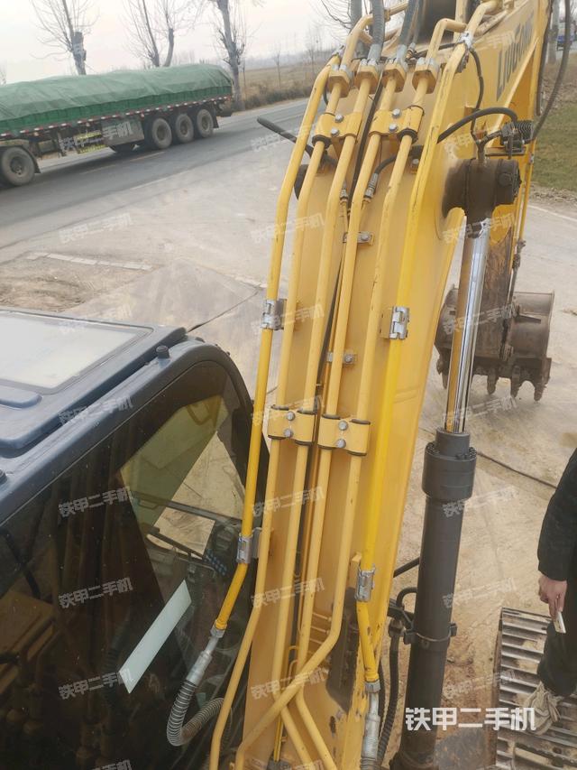 大臂背部俯視（工作和回轉(zhuǎn)裝置）