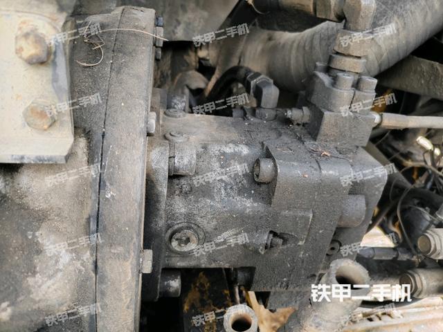 液压泵舱室正面整体（整机外观）