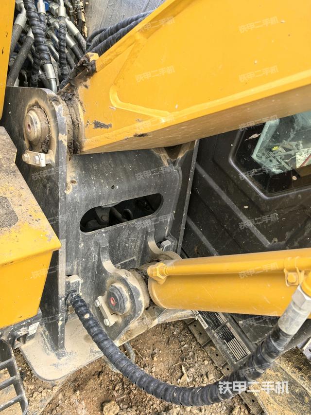 大臂根部?斜（工作和回轉(zhuǎn)裝置）