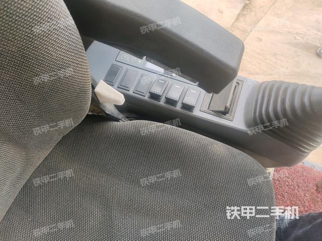 座椅左側(cè)控制臺/音響/含左手柄（駕駛室部分）