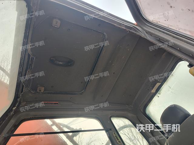 驾驶室顶部（整机外观）