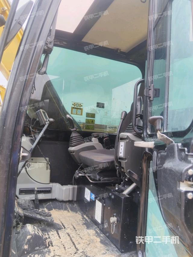 駕駛室整體（整機外觀）