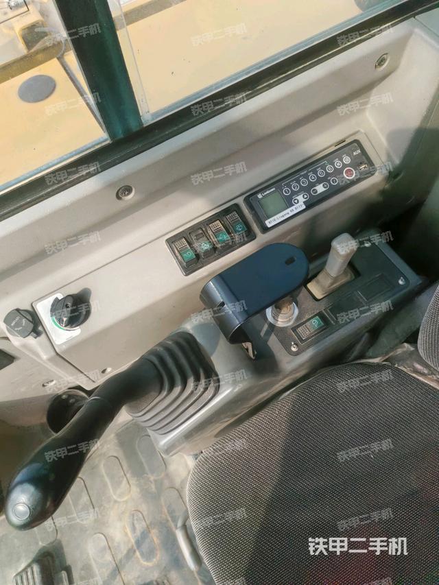 座椅右側(cè)控制臺/鑰匙門/油門/含右手柄（駕駛室部分）