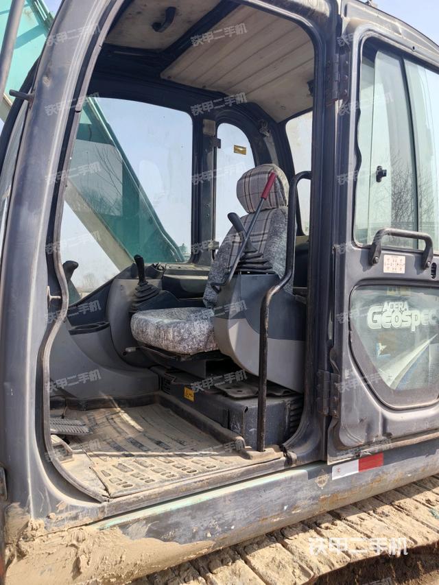 駕駛室整體(整機外觀) 駕駛室整體(整機外觀)