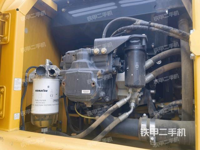 液壓泵艙室正面整體(整機(jī)外觀) 液壓泵艙室正面整體(整機(jī)外觀)