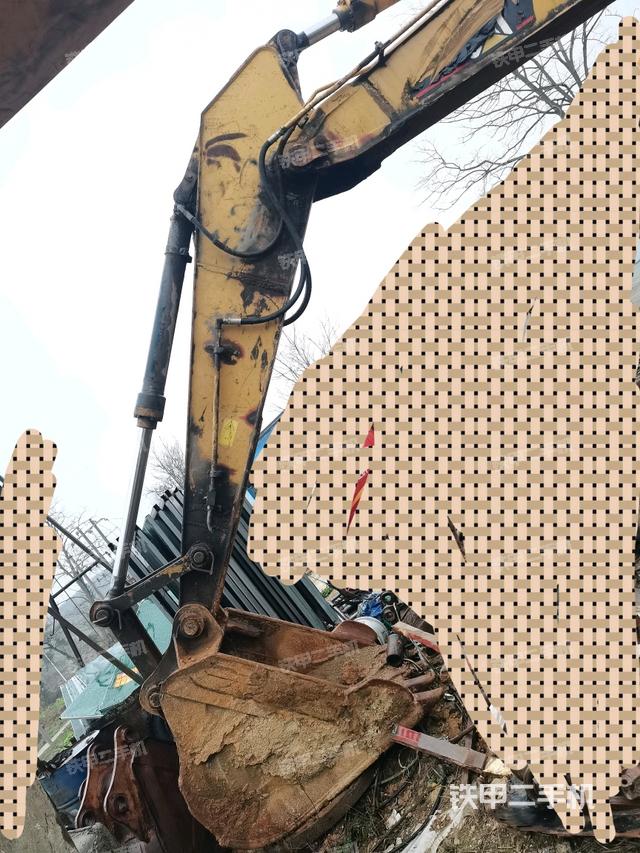 小臂整體左后(工作和回轉(zhuǎn)裝置) 小臂整體左后(工作和回轉(zhuǎn)裝置)