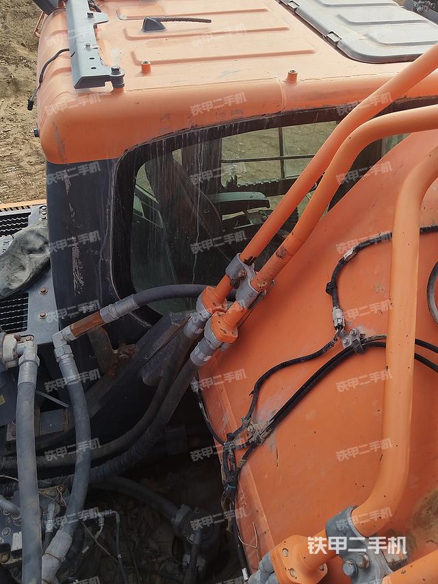 驾驶室顶部（整机外观）