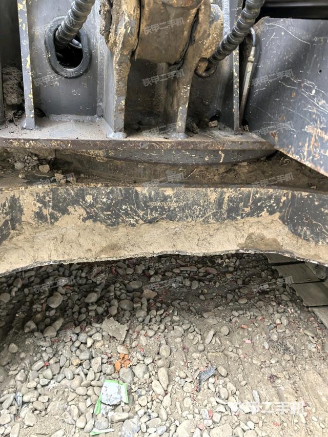 轉(zhuǎn)盤和下車架正前（工作和回轉(zhuǎn)裝置）