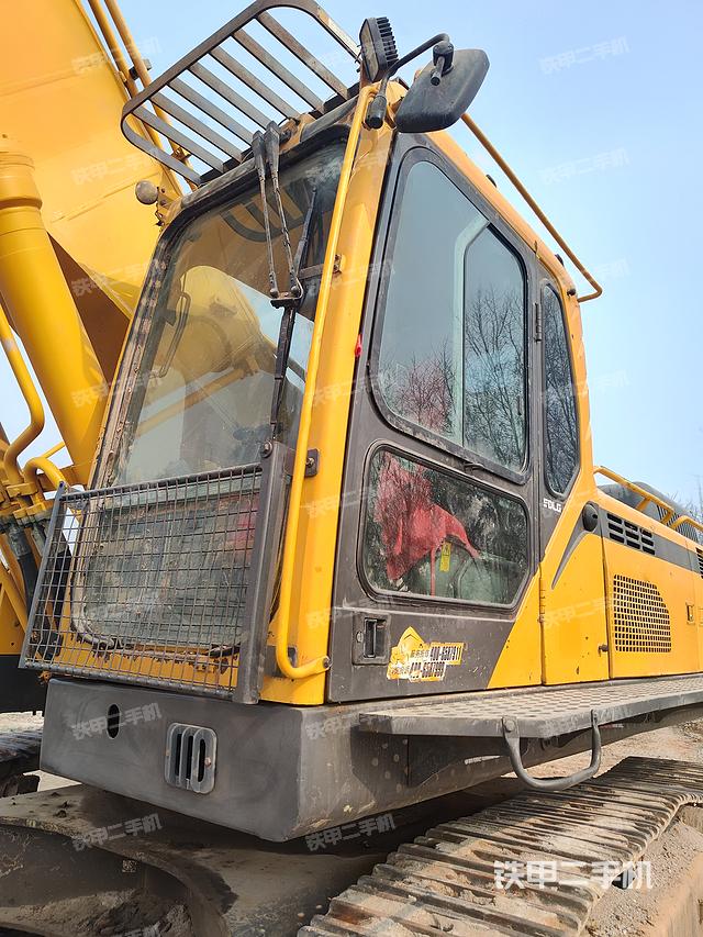 駕駛室整體（整機外觀）