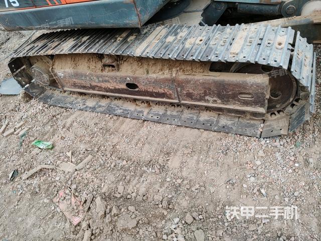 單側(cè)履帶整體(整機(jī)外觀) 單側(cè)履帶整體(整機(jī)外觀)