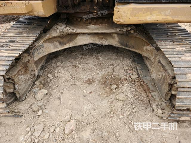 轉(zhuǎn)盤(pán)和下車架正前（工作和回轉(zhuǎn)裝置）