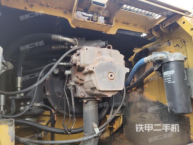 液壓泵艙室正面整體(整機(jī)外觀) 液壓泵艙室正面整體(整機(jī)外觀)