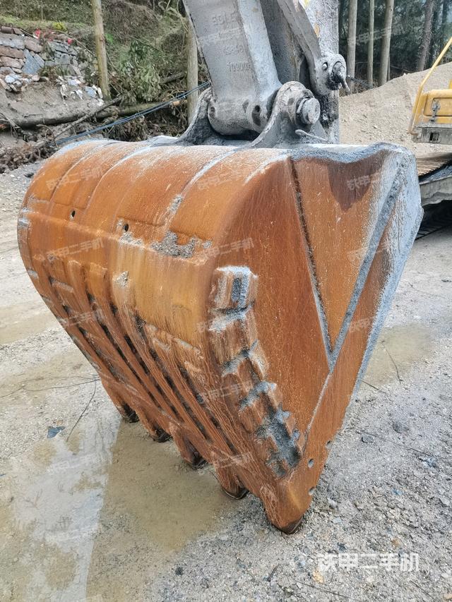 鏟斗右后整體（工作和回轉(zhuǎn)裝置）