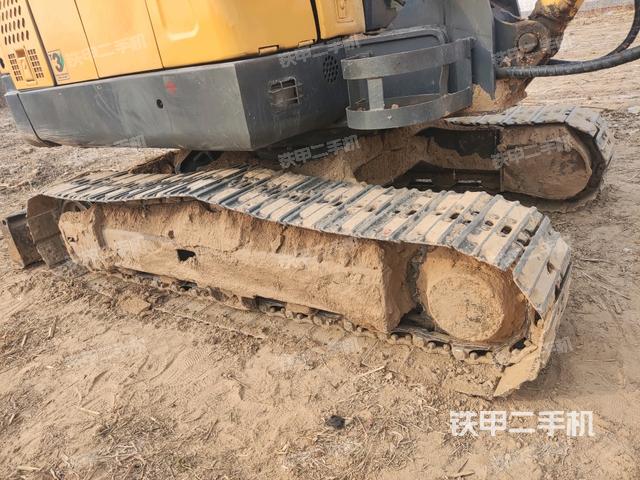 左側(cè)履帶整體?(行走機(jī)構(gòu)) 左側(cè)履帶整體?(行走機(jī)構(gòu))