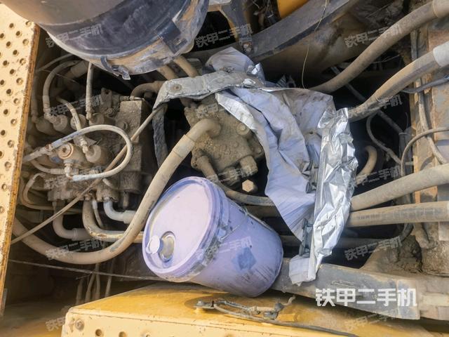 回轉(zhuǎn)馬達(dá)和主控閥（整機(jī)外觀）