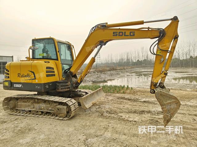 右前45(整機(jī)外觀) 右前45(整機(jī)外觀)