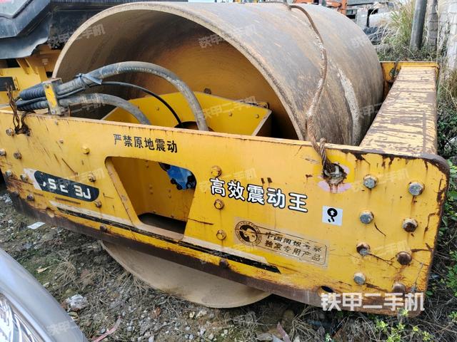 前輪左側(cè)減震塊連接及部件(壓路機(jī)前后車架) 前輪左側(cè)減震塊連接及部件(壓路機(jī)前后車架)