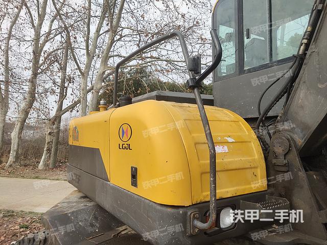 驾驶室顶部（整机外观）