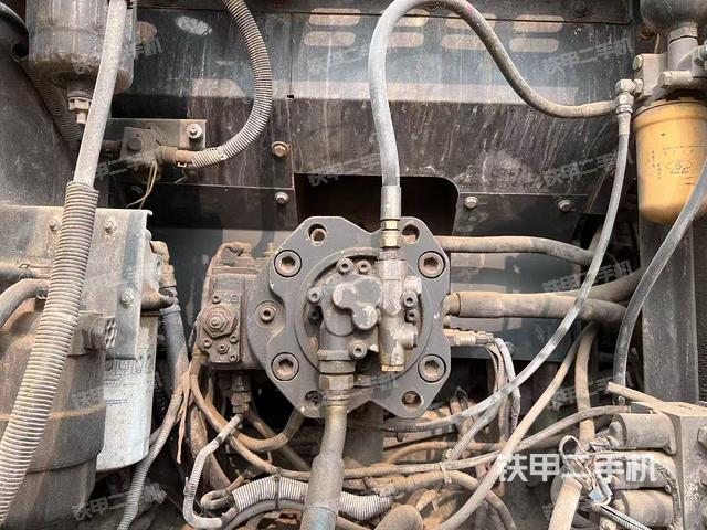 液壓泵艙室正面整體(整機(jī)外觀) 液壓泵艙室正面整體(整機(jī)外觀)
