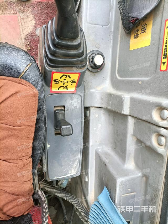 座椅左側(cè)控制臺(tái)/音響/含左手柄（駕駛室部分）