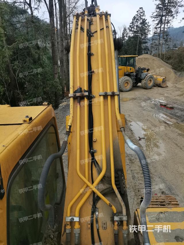 大臂背部俯視（工作和回轉(zhuǎn)裝置）