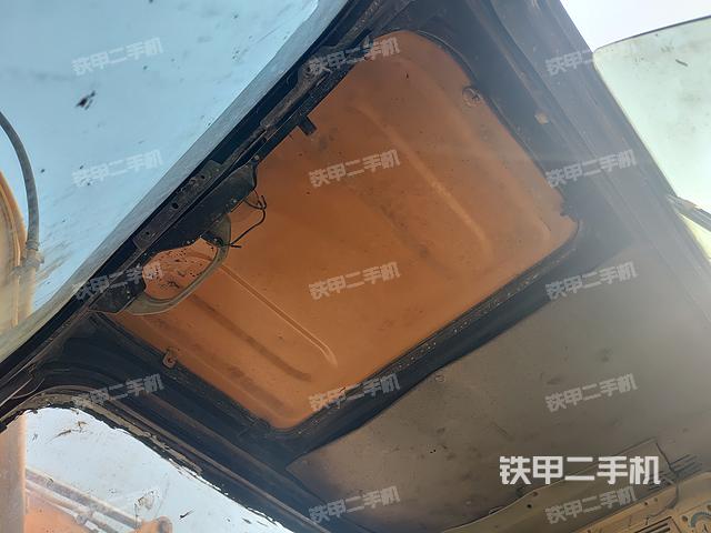 駕駛室頂部(整機外觀) 駕駛室頂部(整機外觀)