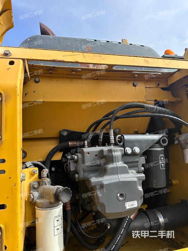 液壓泵艙室正面整體（整機(jī)外觀）