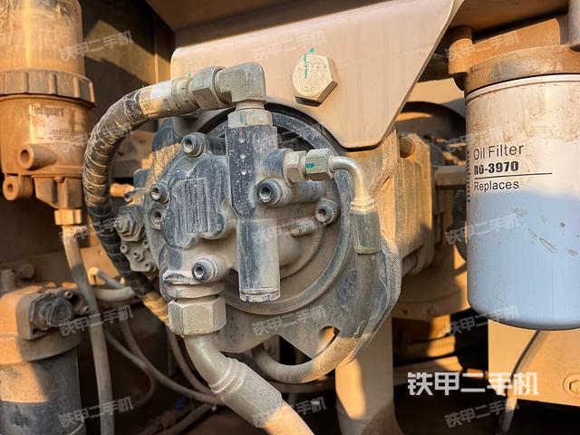液壓泵艙室正面整體(整機(jī)外觀) 液壓泵艙室正面整體(整機(jī)外觀)