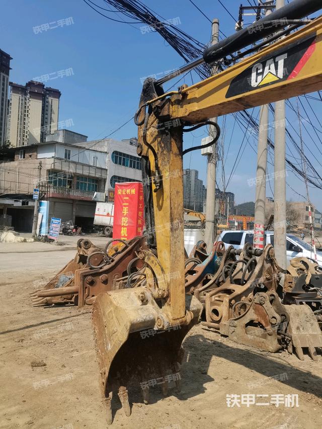 小臂整體左后(工作和回轉(zhuǎn)裝置) 小臂整體左后(工作和回轉(zhuǎn)裝置)