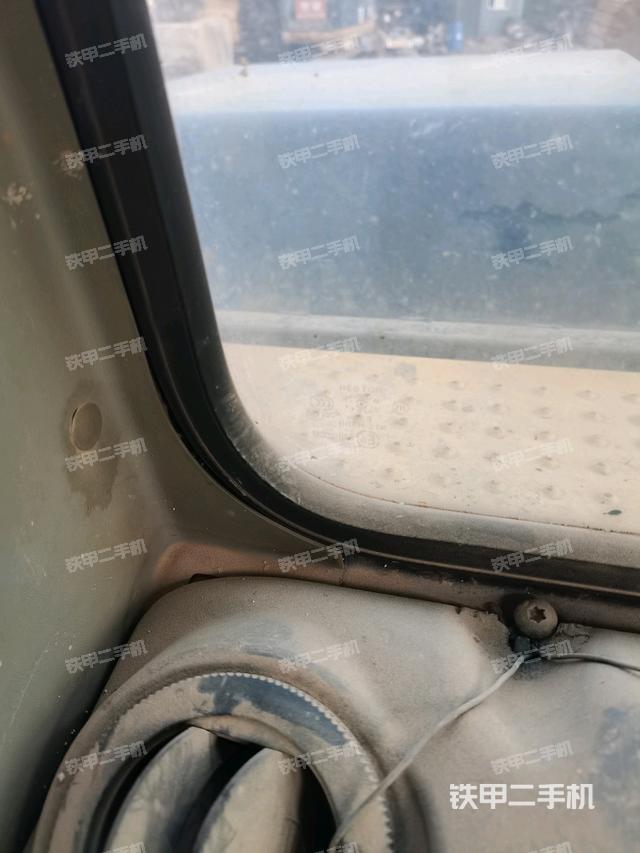 后窗玻璃角標（駕駛室部分）