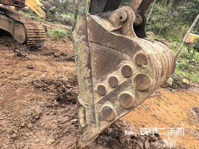 小臂整体左后（工作和回转装置）