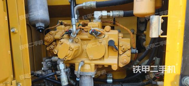 回轉(zhuǎn)馬達(dá)和主控閥（整機(jī)外觀）