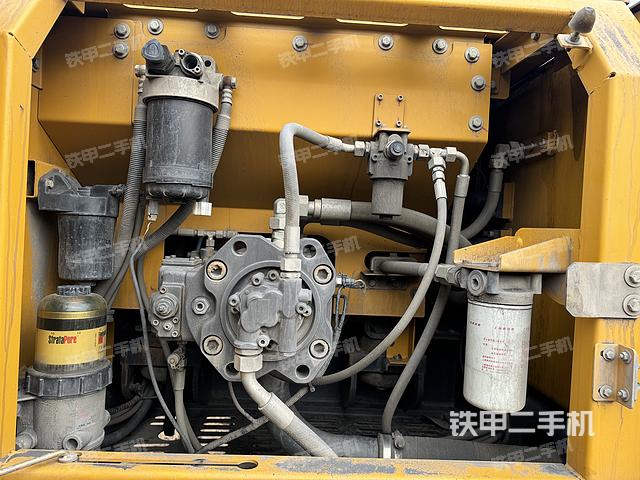 回转马达和主控阀（整机外观）