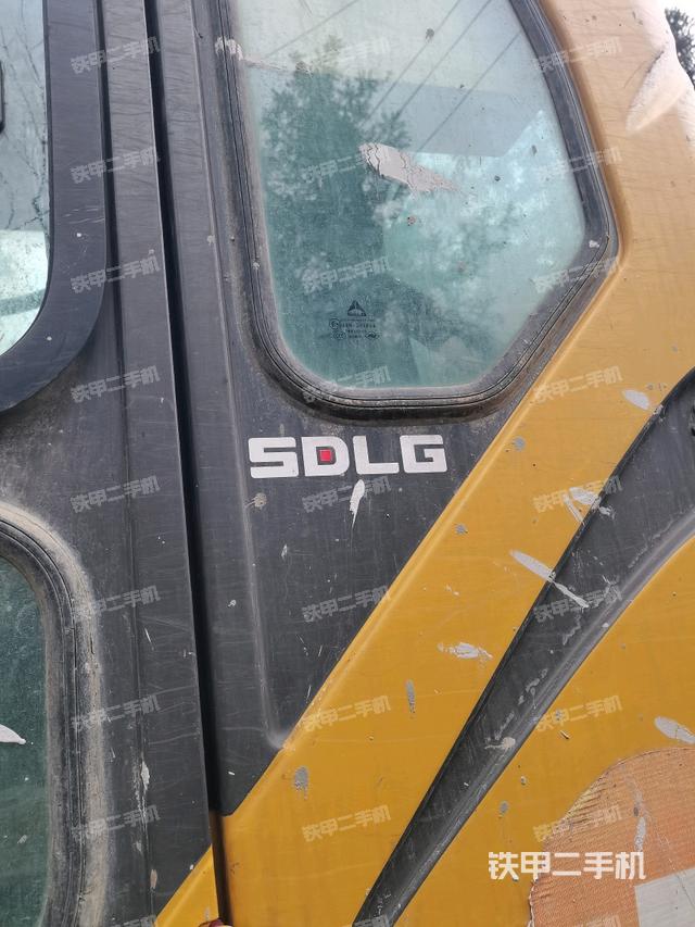 后窗玻璃角標（駕駛室部分）