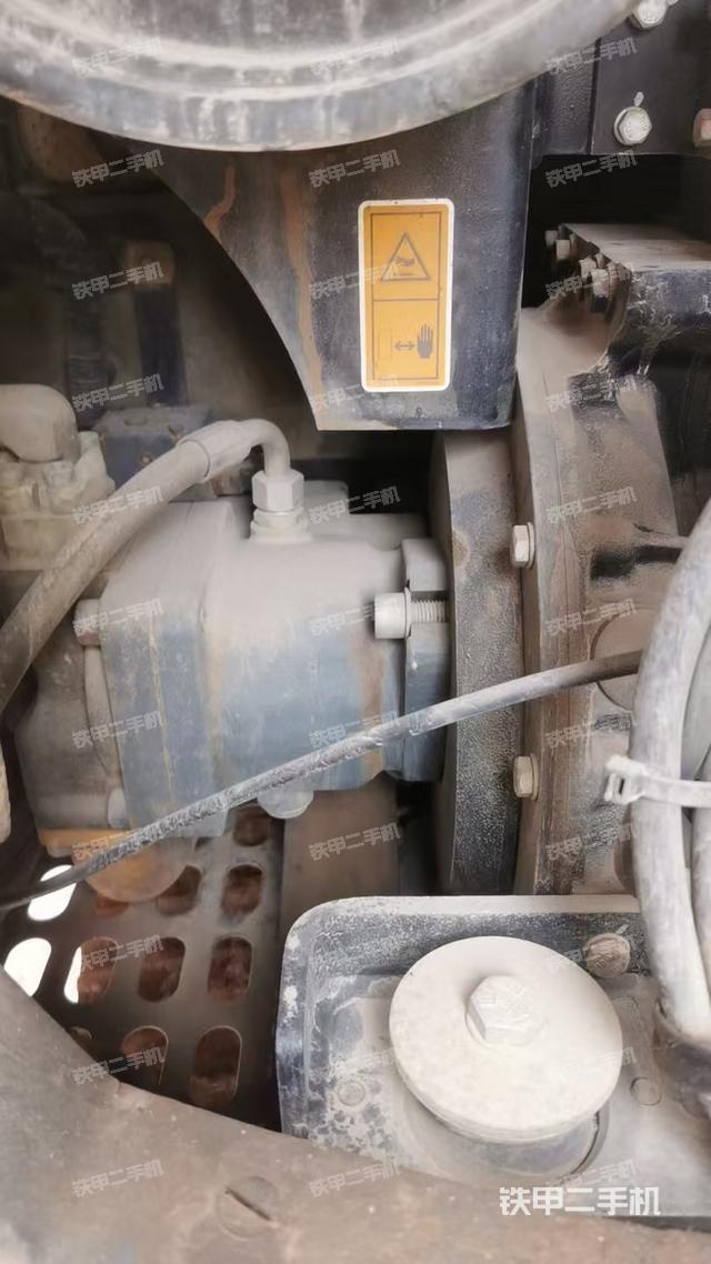 液壓泵艙室正面整體（整機(jī)外觀）