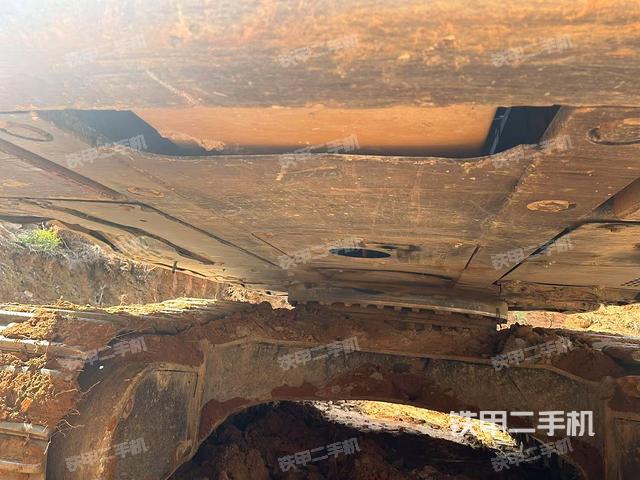 單側(cè)履帶整體（整機(jī)外觀）