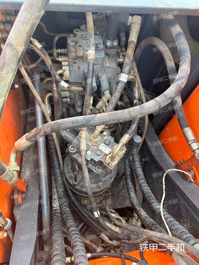 回轉馬達和主控閥（整機外觀）